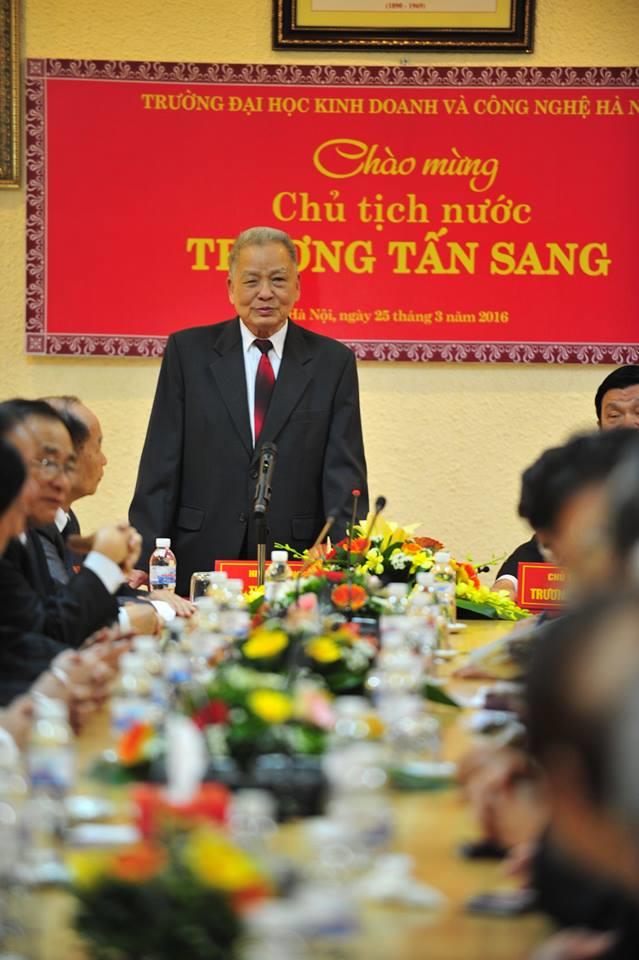 Loạt ảnh Chủ tịch nước Trương Tấn Sang tới thăm và làm việc tại trường Kinh doanh Công nghệ Hà Nội 13