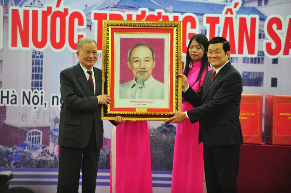 Loạt ảnh Chủ tịch nước Trương Tấn Sang tới thăm và làm việc tại trường Kinh doanh Công nghệ Hà Nội 15