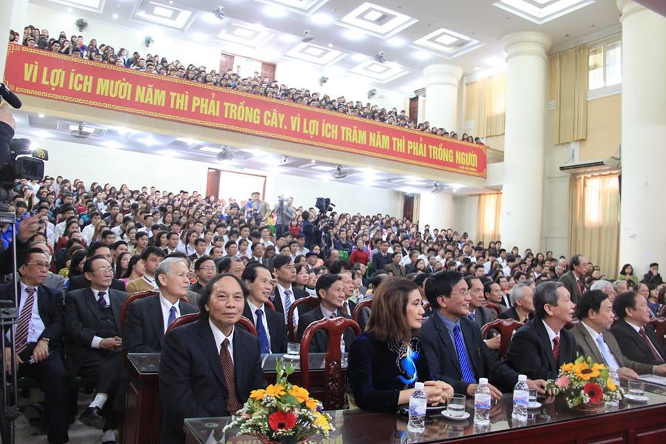 Loạt ảnh Chủ tịch nước Trương Tấn Sang tới thăm và làm việc tại trường Kinh doanh Công nghệ Hà Nội 6