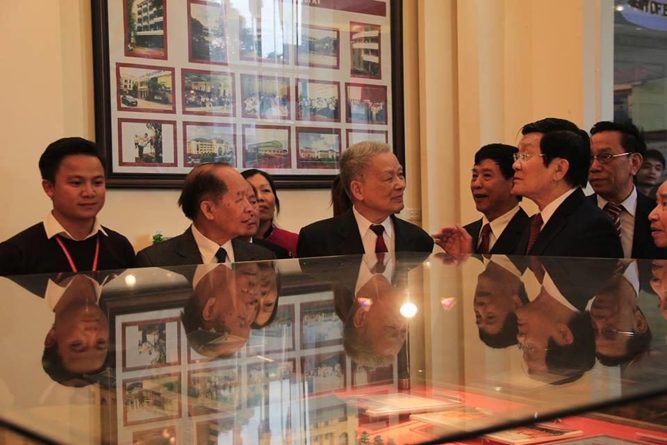 Loạt ảnh Chủ tịch nước Trương Tấn Sang tới thăm và làm việc tại trường Kinh doanh Công nghệ Hà Nội 8